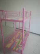 特价处理幼儿园，**班用九五成新高低床和叠叠单床一批